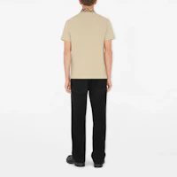 Shop BURBERRY 男士 FW24 經典格紋拼接棉質短袖Polo衫 淡棕色. 81038641