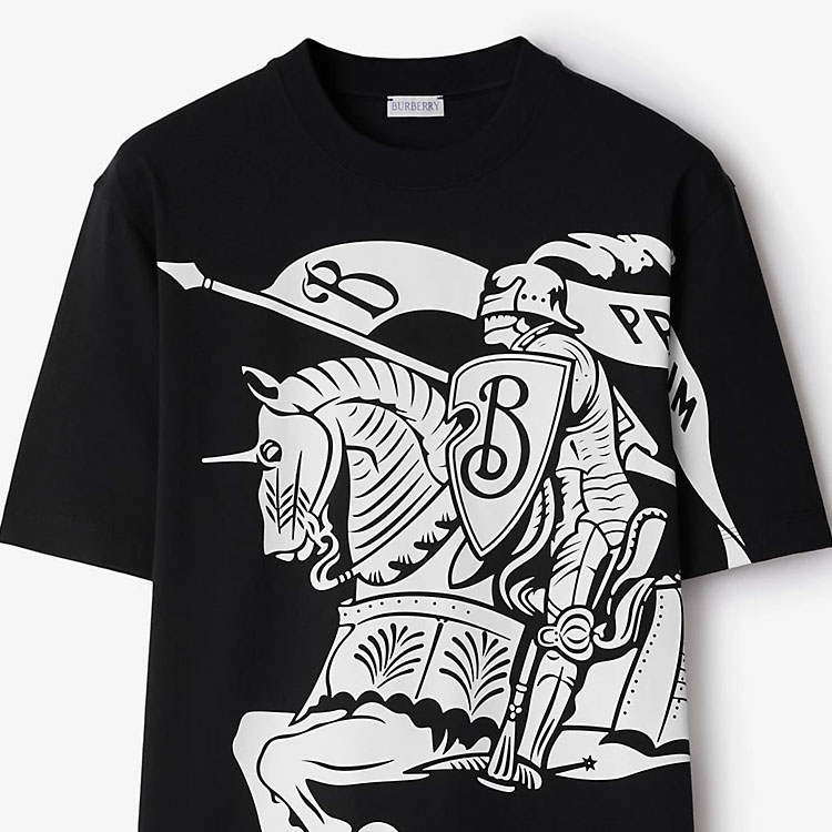 Sizing Burberry Graphic Print Loose Fit Crew Neck  T-Shirt in Black. 80950581