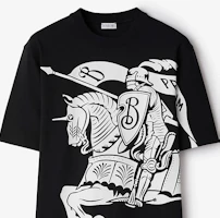 Sizing Burberry Kaos Hitam Loose Fit Crew Neck Motif Grafis. 80950581
