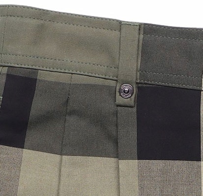 Burberry 綠色格紋標誌寬鬆版休閒短褲. 80427811 Sizing Burberry 綠色格紋標誌寬鬆版休閒短褲. 80427811