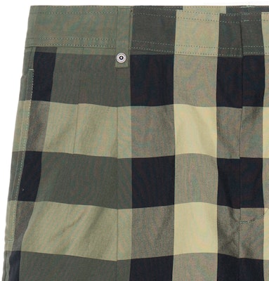 Burberry 綠色格紋標誌寬鬆版休閒短褲. 80427811 1