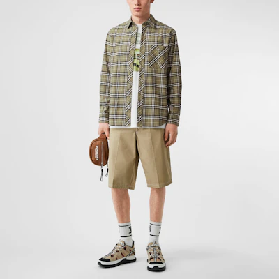 Kemeja Lengan Panjang Kotak-Kotak Hijau Burberry 80175631 Lookbook Kemeja Lengan Panjang Kotak-Kotak Hijau Burberry 80175631