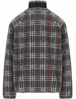 Lookbook Burberry Jaket Fleece Kasual Abu-Abu Motif Kotak dengan Resleting 80455361