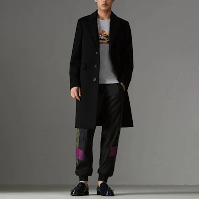 Burberry 灰色刺繡騎士標誌圓領短袖T恤 80029521 Shop Burberry 灰色刺繡騎士標誌圓領短袖T恤 80029521