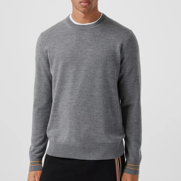 Shop Burberry Sweater Leher Bujur Kelabu Berjalur Lelaki 80332031