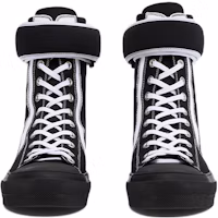 Lookbook Burberry Sepatu Tinggi Sub 'Katun Nilon Hitam' 80523381