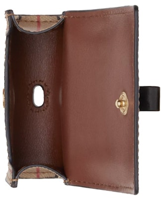 버버리 아이코닉 에어팟 프로 케이스 (아카이브 베이지)
Lookbook 버버리 아이코닉 에어팟 프로 케이스 (아카이브 베이지)