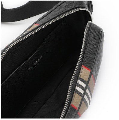 버버리 아이콘 스트라이프 범백 (블랙)
Lookbook 버버리 아이콘 스트라이프 범백 (블랙)