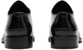 Burberry Sepatu Kulit Hitam Formal Pria Round-Toe Lace-Up 80753731 Shop Burberry Sepatu Kulit Hitam Formal Pria Round-Toe Lace-Up 80753731