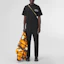 Lookbook Camiseta Negra Burberry Estampado Letras Algodón Corte Holgado. 80427481