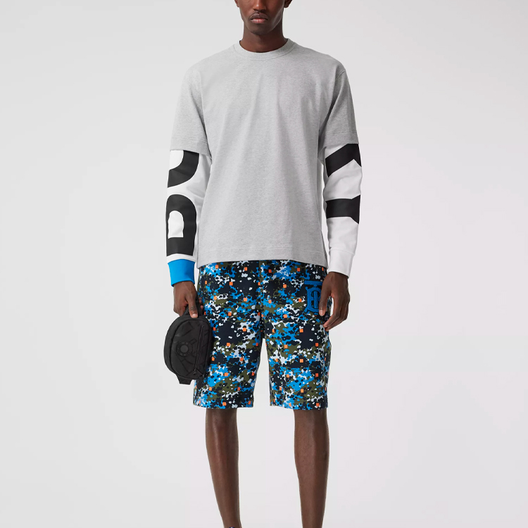 Shop Burberry Baju Lengan Panjang Kapas Cetakan Logo Kelabu Heather Muda 80302631