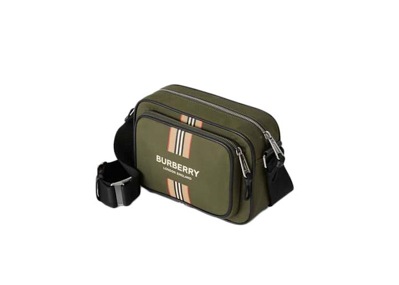 Lookbook 博柏利标志和图标条纹印花Econyl斜挎包深橄榄绿