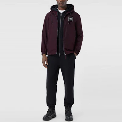 Jaket Hoodie Pria Burberry Logo Appliqué Memory Taffeta Warna Elderberry 80298421 Details for Jaket Hoodie Pria Burberry Logo Appliqué Memory Taffeta Warna Elderberry 80298421