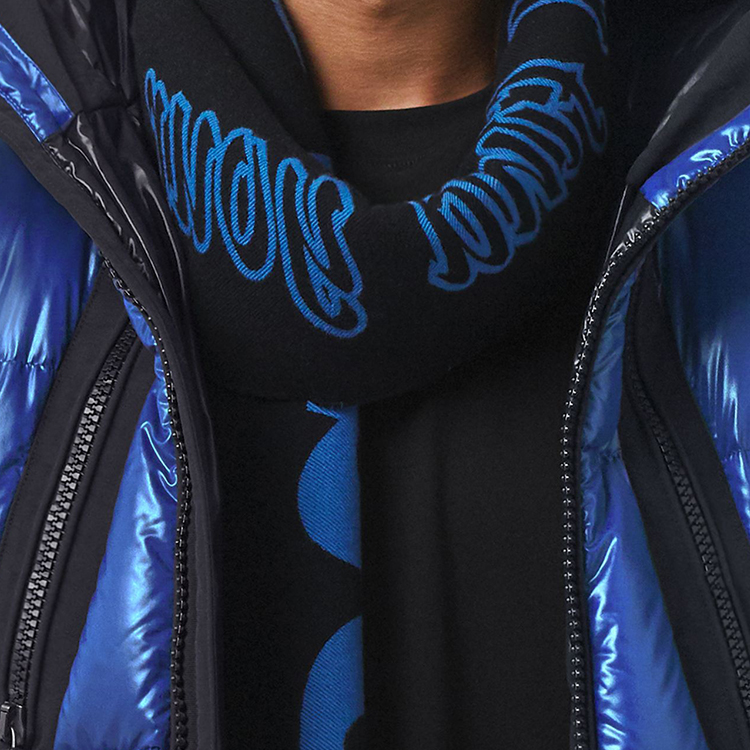 Burberry Logo Jacquard Scarf with Fringe Unisex Couple Style in Mid Blue. 80496611 圖 3