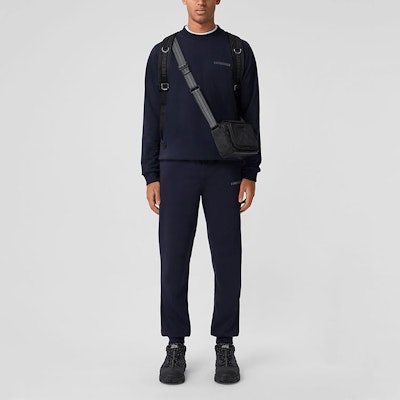 Burberry 經典標誌中腰休閒運動長褲. 80501651 Shop Burberry 經典標誌中腰休閒運動長褲. 80501651