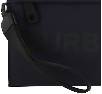 巴宝莉标志尼龙包海军蓝 Lookbook 巴宝莉标志尼龙包海军蓝