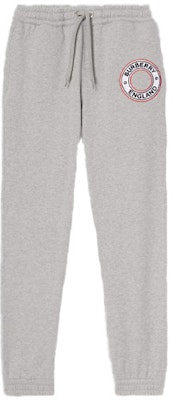 버버리 로고 패치 조거 팬츠 라이트 그레이 80370431 Order 버버리 로고 패치 조거 팬츠 라이트 그레이 80370431