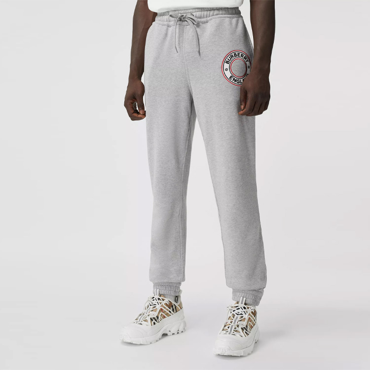 Shop 버버리 로고 패치 조거 팬츠 라이트 그레이 80370431