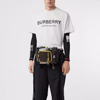 Lookbook Camiseta Unisex Burberry Blanca de Algodón con Logo Impreso y Manga Corta. 80094951