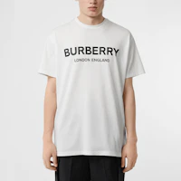 Purchase Camiseta Unisex Burberry Blanca de Algodón con Logo Impreso y Manga Corta. 80094951