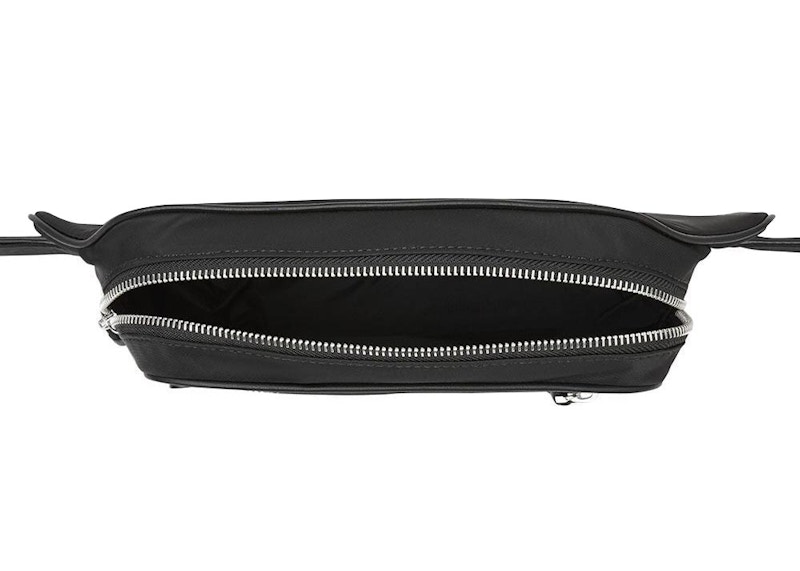 Lookbook Riñonera Negra de Nylon con Estampado de Logo Burberry