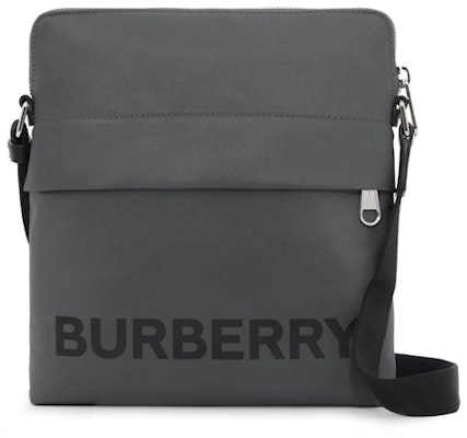 Burberry Tas Selempang Nylon dengan Logo Cetak Abu-Arang Buy Burberry Tas Selempang Nylon dengan Logo Cetak Abu-Arang
