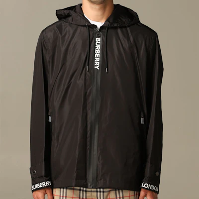 Burberry Logo Trim Zip Windbreaker Jacket for Men in Black 8027690-A1189 Lookbook Burberry Logo Trim Zip Windbreaker Jacket for Men in Black 8027690-A1189