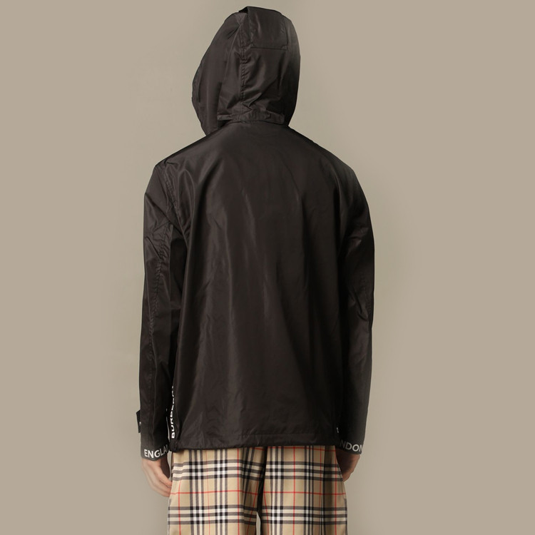 Burberry Logo Trim Zip Windbreaker Jacket for Men in Black 8027690-A1189 圖 5