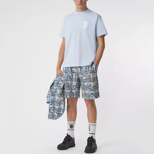 Burberry Baju-T Logo Grafik Lengan Pendek Loose Fit. 80400621 Lookbook Burberry Baju-T Logo Grafik Lengan Pendek Loose Fit. 80400621