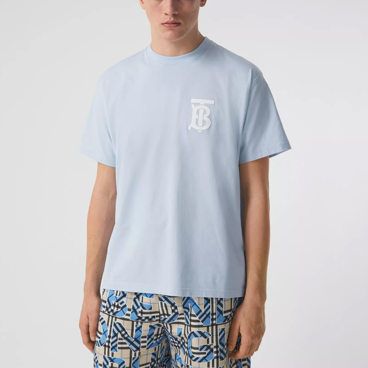 Shop Burberry Kaos Longgar Logo Grafis Lengan Pendek. 80400621