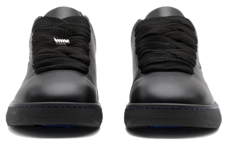 Lookbook 버버리 블랙 가죽 로우탑 스니커즈 80833251