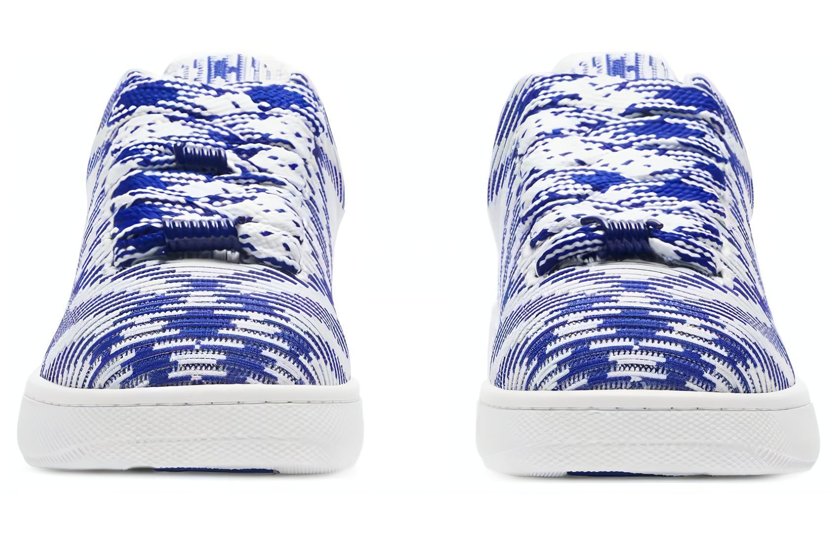 Lookbook 버버리 로우탑 스니커즈 '블루 플래드' (Beobeori Roteop Seunikeojeu 'Beullu Peullaedeu') 8081584