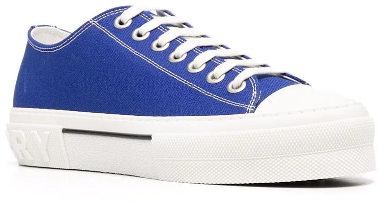 버버리 블루 화이트 로우탑 스니커즈 8049627 Lookbook 버버리 블루 화이트 로우탑 스니커즈 8049627