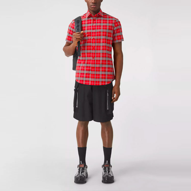 Burberry Male Check Short-Sleeve Shirt with Logo Patch in Chili Red 80393061 圖 3