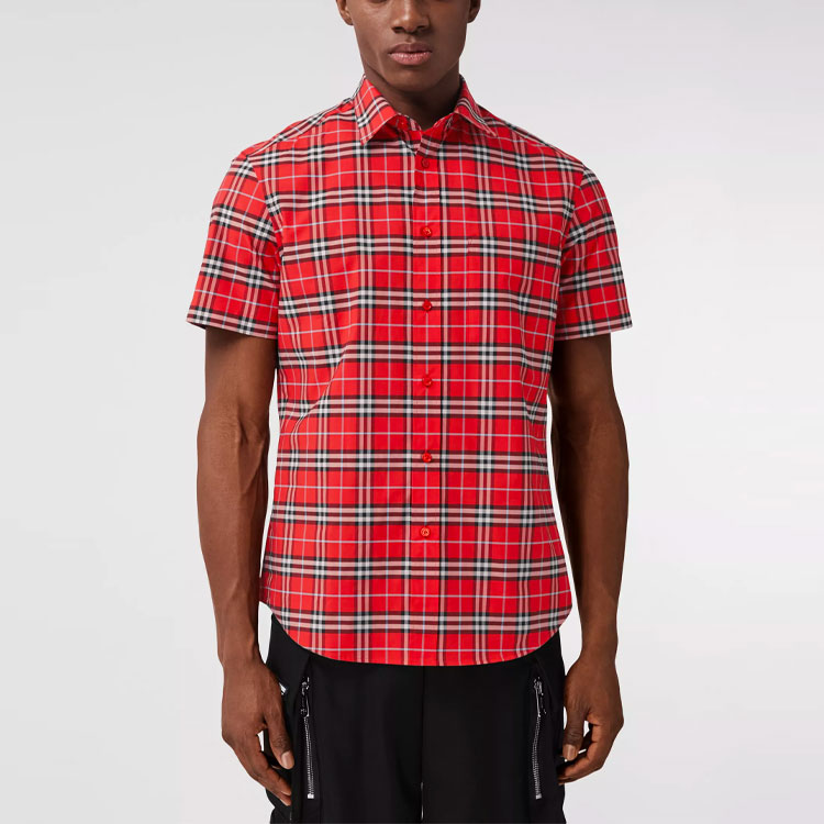 Burberry Male Check Short-Sleeve Shirt with Logo Patch in Chili Red 80393061 圖 4