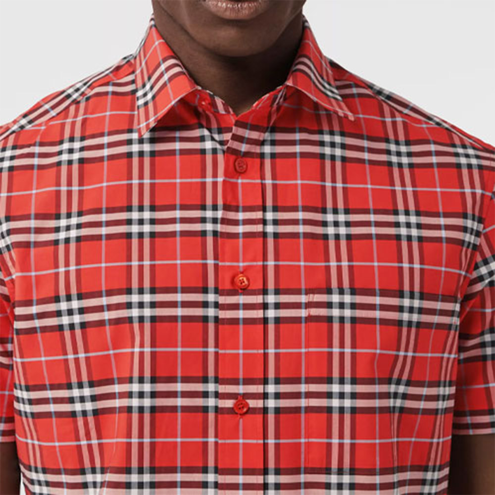 Burberry Male Check Short-Sleeve Shirt with Logo Patch in Chili Red 80393061 圖 6
