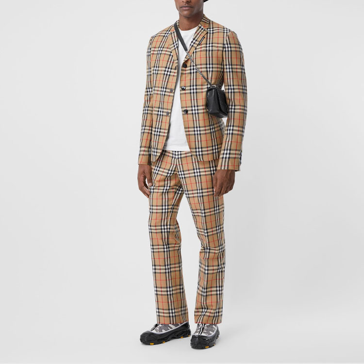 Lookbook 버버리 미드라이즈 스트레이트핏 체크 캐주얼 팬츠 카키 80225451