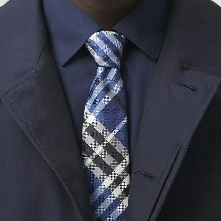 Lookbook Burberry Modern Cut Jacquard Check Silk Tie Men’s Blue. 80415711