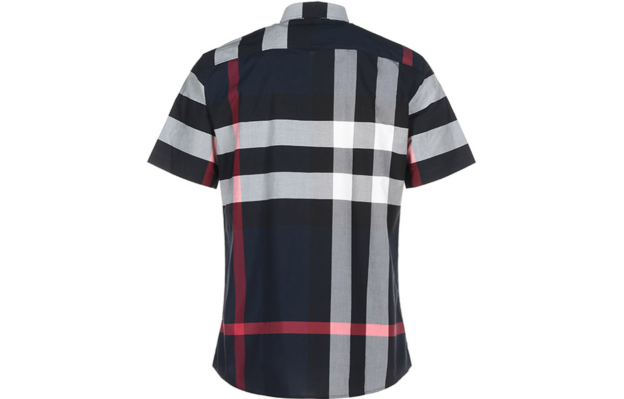 Lookbook Burberry Baju Navy Biru Corak Kotak Lengan Pendek dengan Butang. 80208551