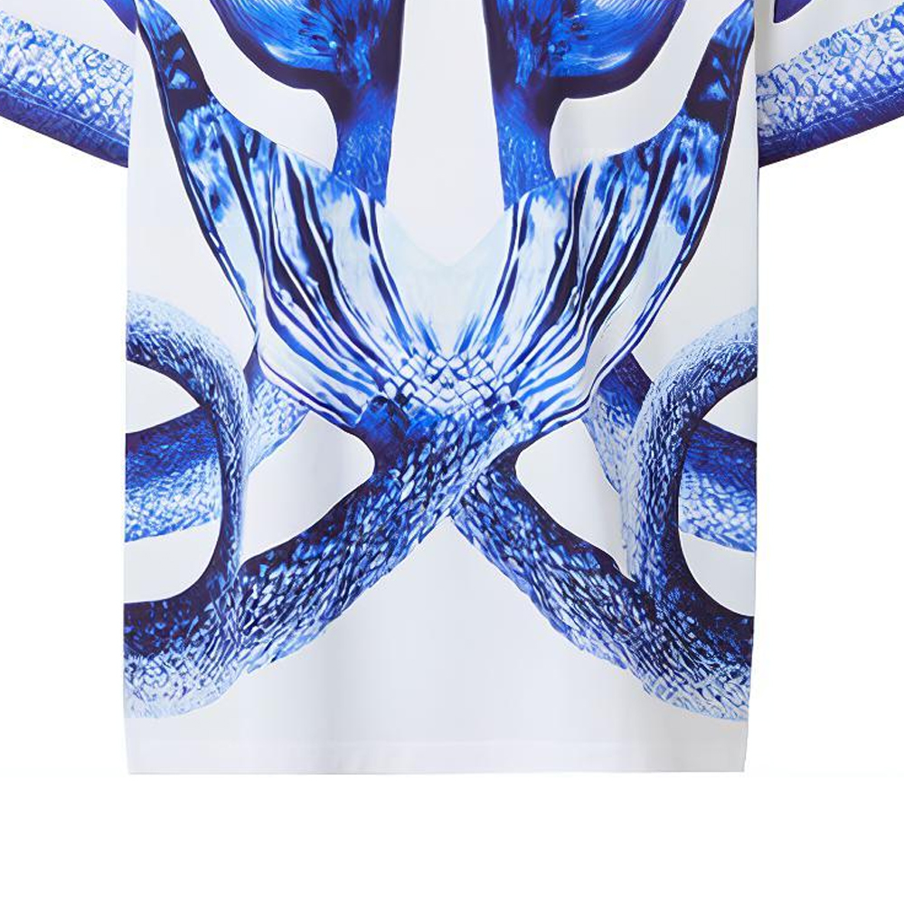 Sizing Burberry Kaos Cotton Longgar Navy Blue Motif Ekor Mermaid. 80406861