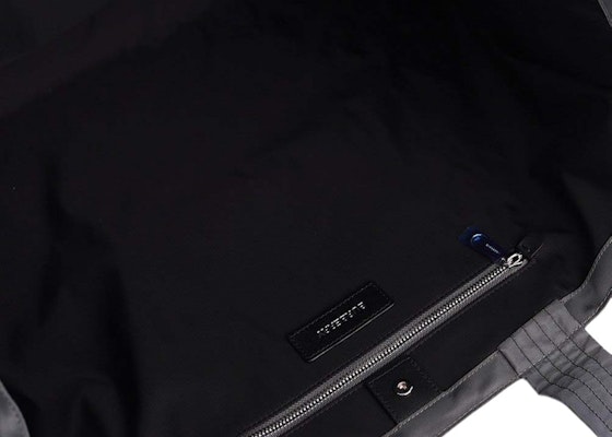 Tas Tote Nilon Burberry Abu-Abu Lookbook Tas Tote Nilon Burberry Abu-Abu