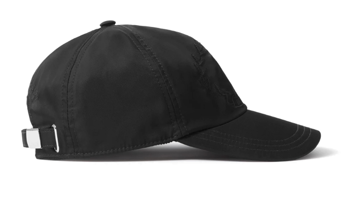 Lookbook Topi Nylon Burberry Oak Leaf Crest Hitam 80717501