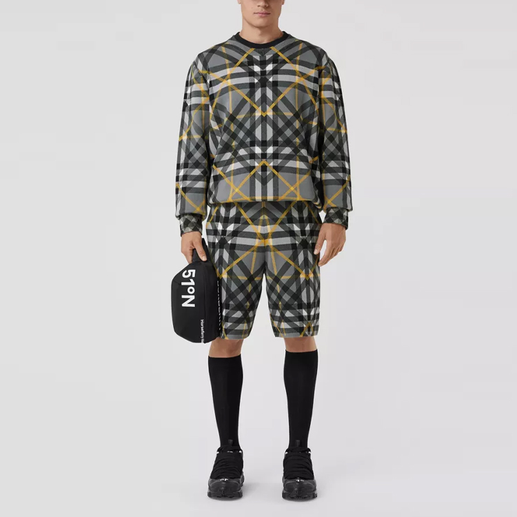 Lookbook Burberry Baju Cotton Jacquard Oversized Layered Check - Storm Grey. 80651761