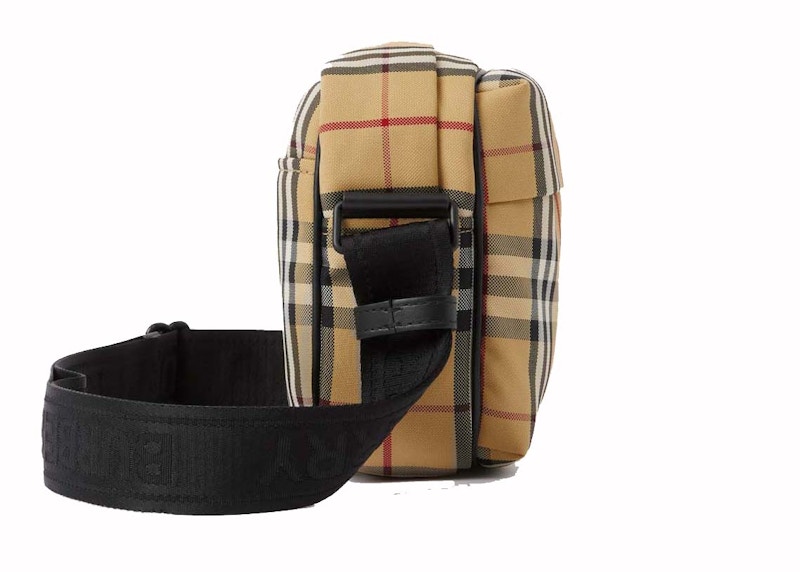 Lookbook Burberry Paddy Bag Archive Beige (8069760 A7026) dalam Bahasa Malaysia