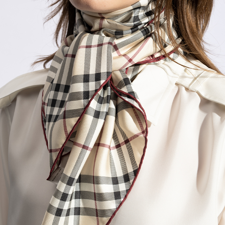 Burberry Pattern Design 100% Silk Scarf Unisex White 80952231 圖 3