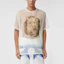 Lookbook Camiseta Blanca Burberry Sea Maiden Print de Malla Translúcida Manga Corta 45676401