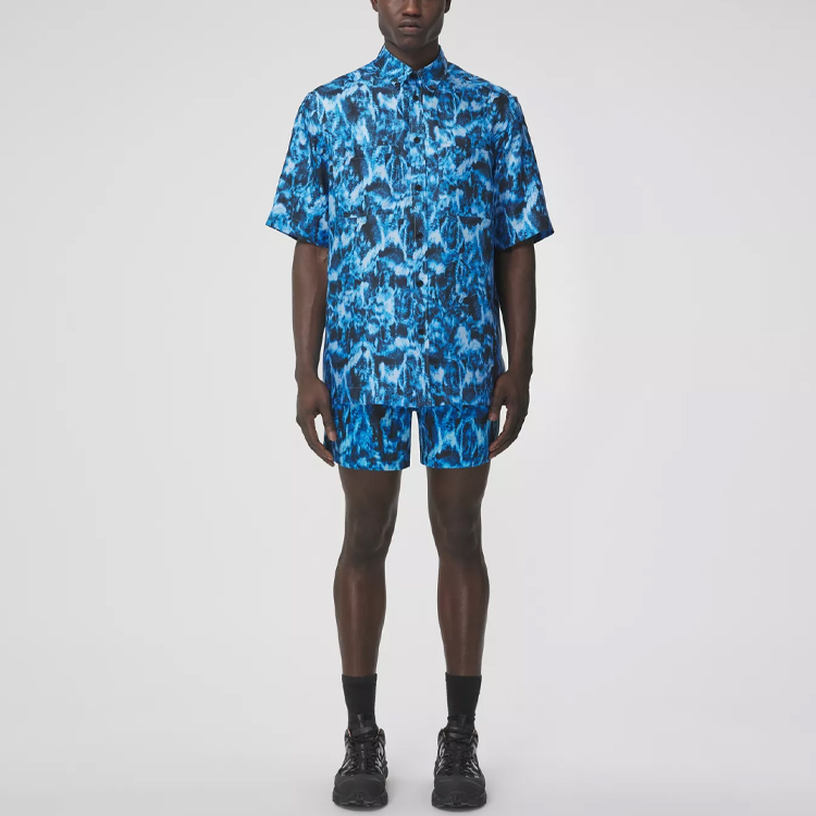 Lookbook Burberry 藍色波浪印花短袖絲質襯衫 80402661