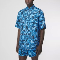 Burberry 藍色波浪印花短袖絲質襯衫 80402661 Shop Burberry 藍色波浪印花短袖絲質襯衫 80402661