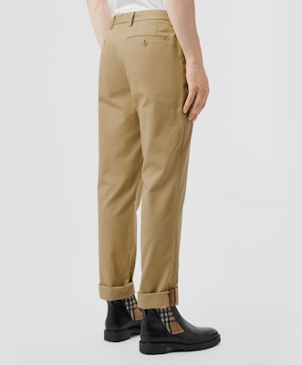 Burberry Slim Fit Celana Khaki Kasual Katun Warna Polos Beige 8018703 Shop Burberry Slim Fit Celana Khaki Kasual Katun Warna Polos Beige 8018703