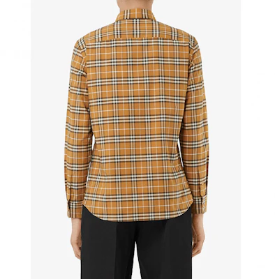 博柏利小格单排扣长袖衬衫太妃色 80258441 Lookbook 博柏利小格单排扣长袖衬衫太妃色 80258441